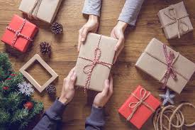 Nah, apapun produk kecantikannya bisa kamu gunakan sebagai hadiah untuk tukar kado bersama sahabat, kakak atau ibu. 26 Kado Untuk Cowok Yang Bisa Bikin Mereka Senang Bukan Kepalang Bukareview