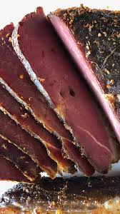 Magret De Canard Aux Herbes Et Aux Epices Fume A Chaud En 2021 Magret De Canard Magret De Canard Fume Viande Sechee
