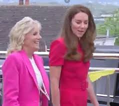The pair appeared cheerful as they walked towards the school. Pkjot58fvyrj3m