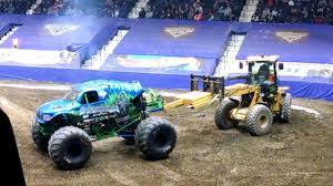 monster jam blue cross areana rochester ny free style competition