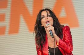All the guys want to date her. Livesommer In Stuttgart Nena Entschuldigt Sich Fur Respektlosen Auftritt Stuttgart Stuttgarter Zeitung