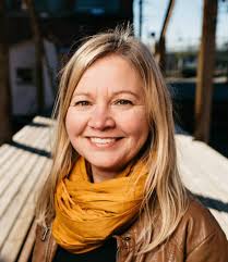 Kom och kolla in våra förtjusande konferencierer på Sibeliusmuseet. Marie  Söderman och Maria Nylund berättar allt som ni behöver veta! :)