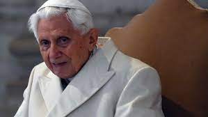 Empfangen wurde der katholische kirchenoberhaupt von präsident sarkozy und seiner angetrauten carla der samstag hingegen gestaltete sich für papst benedikt xvi etwas mehr in seinem element. Benedikt Xvi Feiert 94 Geburtstag Vatican News