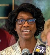 Deana Sims's Instagram, Twitter & Facebook