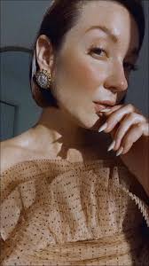 A dreamy Roma moment ✨ // mixed metal earrings that never get old 🤍,  Jewels for any occasion, Get ready with me, style inspiration, jewelry  inspiration, minimal style, effortlessly chic, outfit inspo, ...