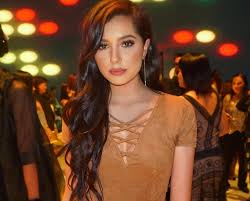 Pengantin 100 hari puan yasmin allowed her son, amar marrying sofia with the conditions he must follow any of her desire. Biodata Amelia Henderson Pelakon Drama Pengantin 100 Hari Oh Hiburan