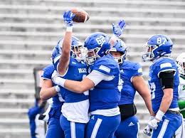 Bulldogs Run All Over Hatters in 33-7 Victory