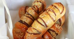 Red Bean Bun Its Absolutely Delicious When The Bun Is Soft Like A Pillow And Stuff With Sweet Red Bean Paste Red Beans Asian Desserts Easy Delicious Recipes