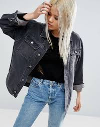 Fashion Girls Love This Basic Jacket Here Are 9 Cool Ways To Style It Now Black Denim Jacket Outfit Denim Women Jean Jacket Outfits