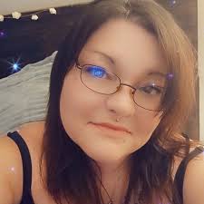 Cari Stephens's Instagram, Twitter & Facebook