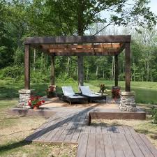 Gartengestaltung Ideen Relax Zone Im Freien Holz Gartenmobel Vegetation Hintergarten Gartengestaltung Hinterhof Terrasse