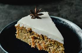 Den teig in eine runde silkonform oder eine gefettete springform geben und etwa 45 minuten backen lassen. Veganer Karottenkuchen Mit Apfelmus Super Saftig Und Einfach Zu Machen Nordischgruen