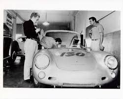 Ve en zirve zamanlarında, 30 eylül 1955'te porsche 550 spyder ile yaptığı kaza sonucunda hayata veda etti. Pin On James Dean