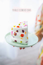 Arrange the red velvet cupcakes in a flower pot and decorate the cupcakes with green edible chocolate leaves (optional) to make the red velvet happy easter, everyone, these spring cupcakes are waiting. 28 Creative And Easy Ways To Decorate A Cake
