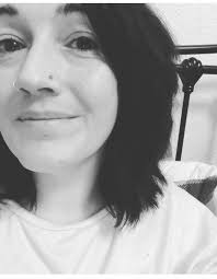 I'm so dull I don't even know what to say? 56 from Oxfordshire. Live with  my husband and two epileptic beagles (grown up kids left the nest). Very  full