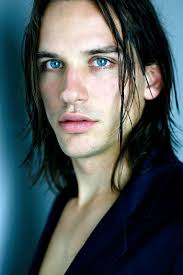 Especially blue eyed brunettes with light freckles. Blue Eyes Black Hair Blue Eyes Dark Hair Blue Eyes Long Hair Styles Men