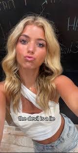 Savannah Cody's Instagram, Twitter & Facebook