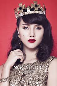 Diễn viên Thái Tú Anh đội vương miện hóa thân thành nữ hoàng  http://ngoisao.vn/dien-anh/toan-canh/dien-vien-thai-tu-anh-doi-vuong-mien- hoa-than-thanh-nu-hoang-143531.htm  http://m.sao247.net/30-128141/dien-vien-thai-tu-anh-doi-vuong-mien-hoa-than-thanh  ...