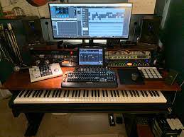 Overall i was super happy with the desk but there was one … Diy Studio Desk I Built With 88 Key Sized Keyboard Drawer For Around 200 Bucks I M Putting Details In The Comments Musicbattlestations