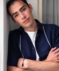 Introducing MAX 1.90 18años, mexicano, disponible en CDMX, test by  @elledelecluse 🇲🇽📸