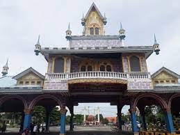 Rp 15 ribu, belum biaya menyewa perahu. Harga Tiket Masuk Atlantis Land Kenjeran Park Kenpark Surabaya Baru Lama 2018 Jam Buka Wisata Di Malam Hari Yukpigi Informasi Wisata Terkemuka