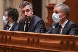 Não podemos ficar limitados ao resultado da tap enquanto empresa, é um é um instrumento de riqueza nacional, disse ainda pedro nuno santos, salientando que a companhia tem 10 mil trabalhadores mas é responsável por. Pedro Nuno Santos David Neeleman Nao Tinha Um Euro Para Meter Na Tap Dinheiro Sabado