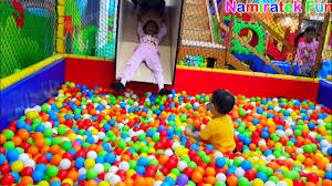 Seru Mainan Anak Perosotan Di Kolam Mandi Bola Balls Pit Taman Bermain Anak Youtube
