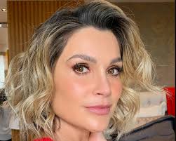 Esse cabelo pode ser usado na versão liso ou com ondas e é uma grande. Flavia Alessandra Ousou E Esta Com Os Cabelos Mais Curtos Para Nova Novela Claudia