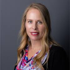 How a rock from the ground affects palm tree performance