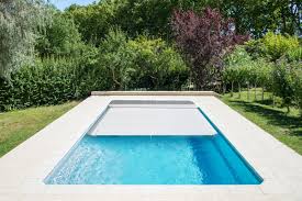 Prix Achat Et Pose D Une Coque Polyester 4x3 Sur Lyon France Piscines Composites
