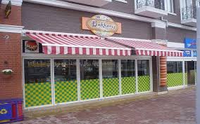 Balkonunun kapatılması durumunda, ara duvarların kaldırılarak balkonun odaya dahil edilmesi durumunda, binada mimari proje değişikliği gerekeceğinden, kat maliklerinin tamamının rızasının alınması gerekir. Dukkan Onu Alanlari Nasil Kullanilir Haberi 3dkonut