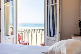 Les chambres standard sont petites mais optimisées au maximum pour apporter le plus de confort possible. Hotel Kyriad Saint Malo Plage Zum Meer Doppelzimmer Mit Meerblick