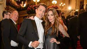 He also worked as a dj. Gina Lisa Lohfink Von Florian Wess Derb Beleidigt Kurier At