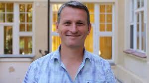 Vystudoval žurnalistiku se zaměřením na politologii. Ateliery Serialu Slunecna Jsou Hotovy Labyrint Shoduji Se Kristyna Kocianova A Filip Blazek Mujrozhlas