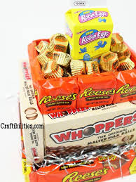 More Birthday Decorating At The Office Fun Cubical Desk Ideas Candy Bar Cake Streamers Balloons Ribbon Cookies Surprise Your Co Worker Boss Candy Bar Cake Cubicle Birthday Decorations Office Birthday Decorations