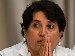 Si Karla Pavón ve manejo inadecuado que renuncie al cargo, le aconseja  Suyapa Figueroa