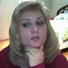 Amanda Mosqueda (@AmandaMOnline)