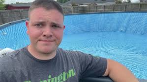 Lifting an above ground pool leg with a basic car jack