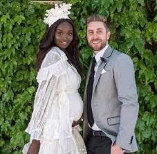 The dark-skinned model got married to a blue-eyed blonde. 😲 And now they  have incredibly beautiful children who blend the best features of both  parents. Now look what they look like. 😲🥰