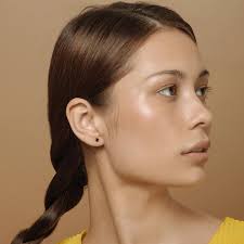 A stone that has its dark beauty 🖤 Get your ONIE Tiny 925 Sterling Silver  for ₱699 (also available in Biggie and Teeny-tiny) at www.seekshine.com ✨  🛍️ SM Fairview