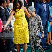 Hòh jīng) (born march 27, 1953) is the chief executive officer. Ho Ching S Pathlight Pouch Is The New It Item Weekender Com Sg