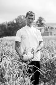 Chef Stephan Bogardus For The North Fork Table And Inn Visits The Long Island Cheese Pumpkins Before Harvest At Cheese Pumpkin Traditional Pumpkin Pumpkin Pie