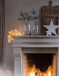 Guirlande lumineuse composée de boules blanches fonctionne grâce à des piles classiques idéale pour décorer votre salon, votre chambre ou votre terrasse pour les soirées dété. 8 Idees Pour Decorer Son Interieur Avec Une Guirlande Lumineuse Madame Decore Guirlande Lumineuse Guirlande Lumineuse Noel Guirlande Lumineuse Boule