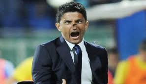 أوضحت الفحوص إصابة مدرب فريق الهلال الأول لكرة القدم، الروماني رازفان لوشيسكو. Ø¹Ø±Ø¶ Ø®ÙØ§ÙÙ ÙÙ Ø§ÙÙÙØ§Ù Ø§ÙØ³Ø¹ÙØ¯Ù ÙÙØ¯Ø±Ø¨ ÙØ§Ø´Ù