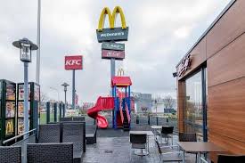 Fastfood essen beim kfc würselen in würselen: Menu At Mcdonald S Fast Food Wurselen