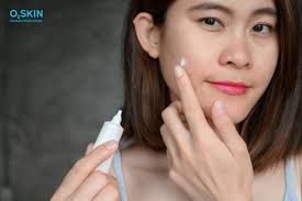 Tư vấn: Nên bôi trị mụn trước hay sau serum thì tốt hơn?