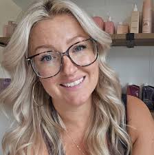 Trouver un coiffeur pour ta pose d'extension de cheveux