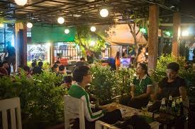 Pa sar mai sara lopata. We Love To Welcome Big Groups At Cha Cha Bar Picture Of Cha Cha Sports Bar Restaurant Chiang Mai Tripadvisor