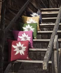 Lass deiner kreativität freien lauf und hauche deinen vier wänden durch bilder, spiegel, kissen, dekofiguren, teelichthalter und viele andere dekoartikel leben ein. Wohnaccessoires Einrichtungshaus Dietrich