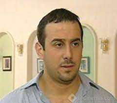 يعيش حاليًا متنقلًا، ولكنه يمتلك منزلًا في مدينة دمشق. Ù‚ØµÙŠ Ø®ÙˆÙ„ÙŠ ïº—ï»¤ïºœï»´ï»ž Ù…Ø¹Ø±Ø¶ Ø§Ù„ØµÙˆØ±